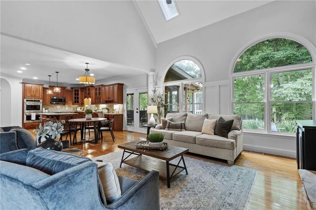 1028 Towne Lake Hills E, Woodstock, GA 30189