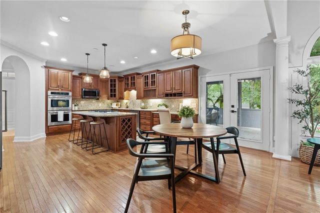 1028 Towne Lake Hills E, Woodstock, GA 30189