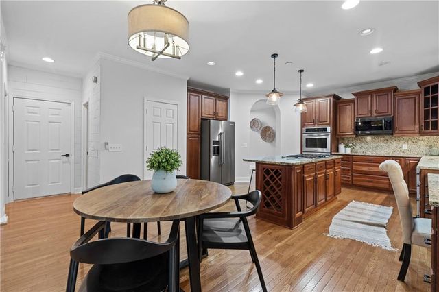 1028 Towne Lake Hills E, Woodstock, GA 30189