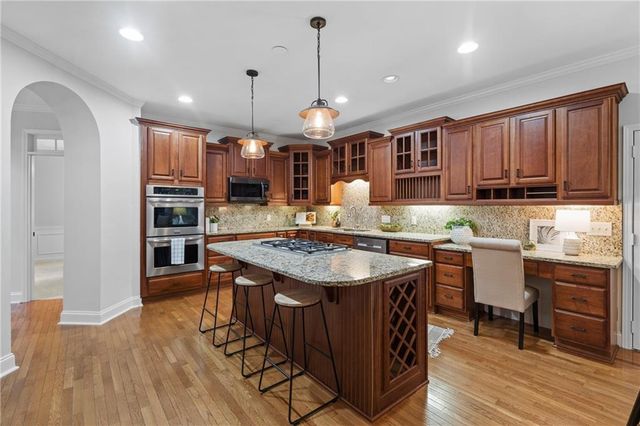 1028 Towne Lake Hills E, Woodstock, GA 30189