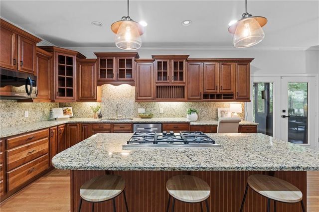 1028 Towne Lake Hills E, Woodstock, GA 30189