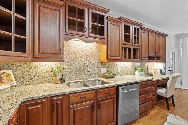 1028 Towne Lake Hills E, Woodstock, GA 30189
