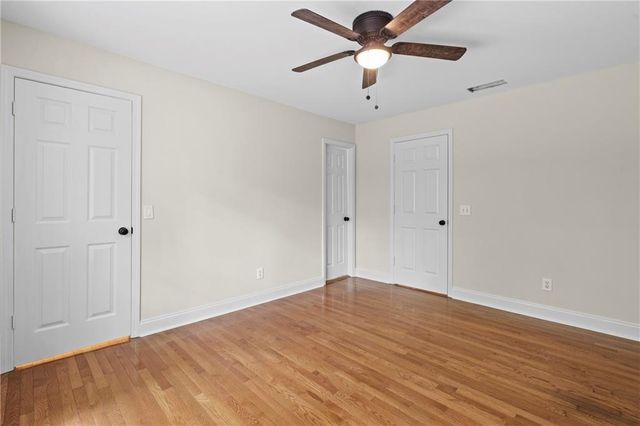 1028 Towne Lake Hills E, Woodstock, GA 30189