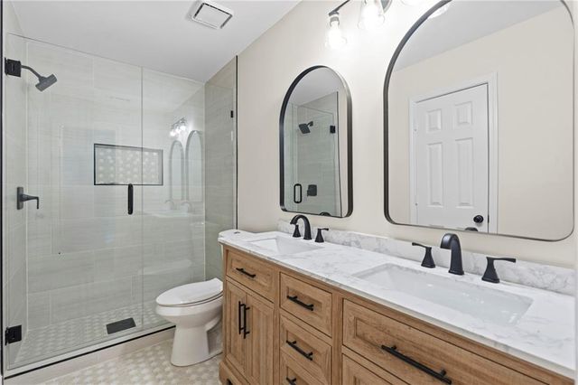 1028 Towne Lake Hills E, Woodstock, GA 30189