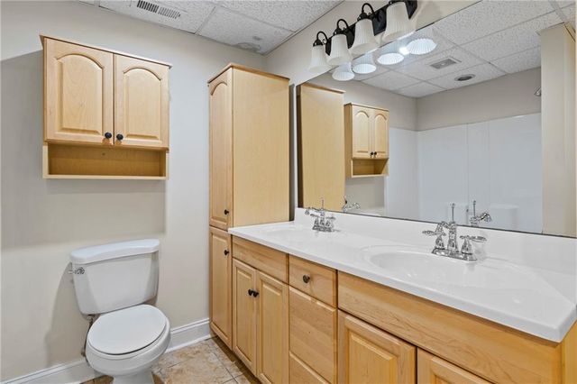 1028 Towne Lake Hills E, Woodstock, GA 30189