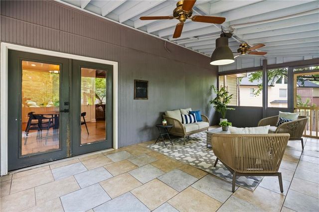 1028 Towne Lake Hills E, Woodstock, GA 30189