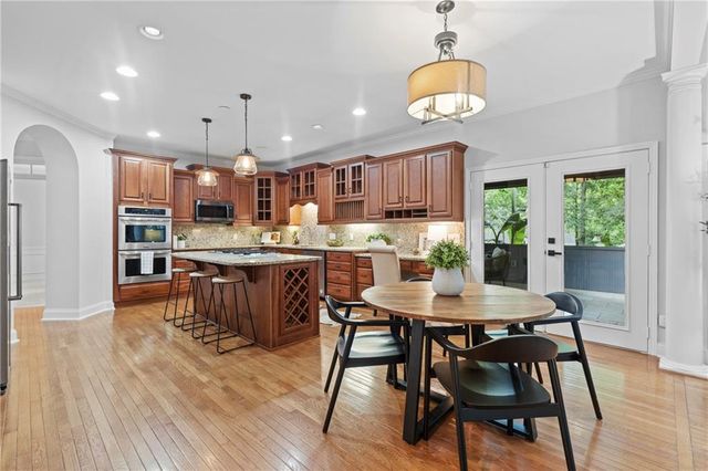 1028 Towne Lake Hills E, Woodstock, GA 30189