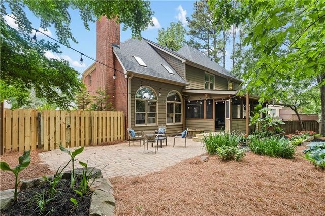 1028 Towne Lake Hills E, Woodstock, GA 30189