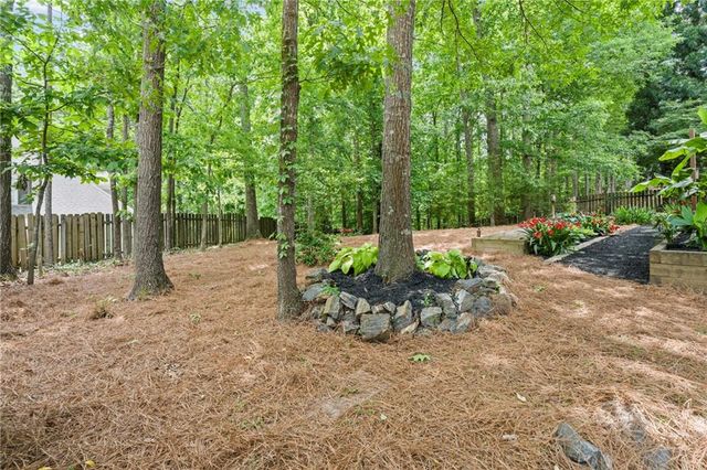 1028 Towne Lake Hills E, Woodstock, GA 30189
