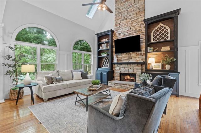 1028 Towne Lake Hills E, Woodstock, GA 30189