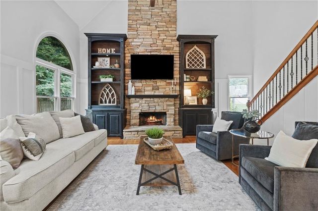 1028 Towne Lake Hills E, Woodstock, GA 30189