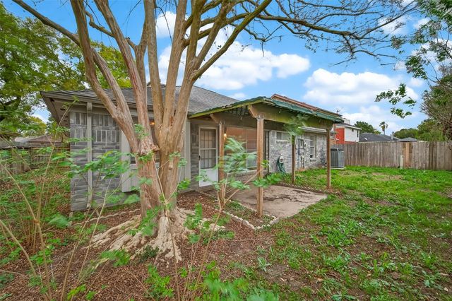 17423 Saxon Drive, Houston, TX 77095