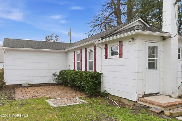 709 Talmadge Avenue, Oakhurst, NJ 07755