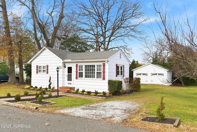 709 Talmadge Avenue, Oakhurst, NJ 07755