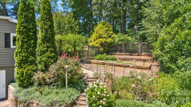 78 Grovewood Road, Asheville, NC 28804