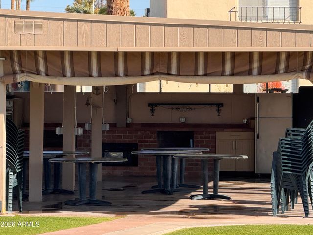 7660 E HIGHLAND Avenue, Scottsdale, AZ 85251