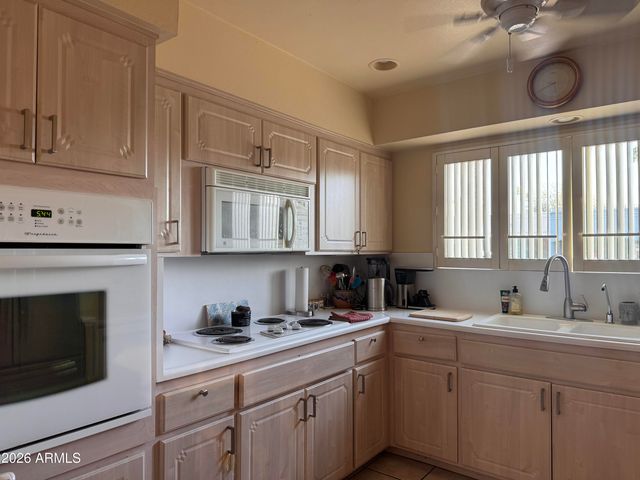7660 E HIGHLAND Avenue, Scottsdale, AZ 85251