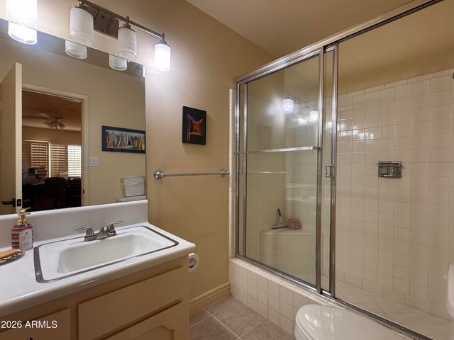 7660 E HIGHLAND Avenue, Scottsdale, AZ 85251