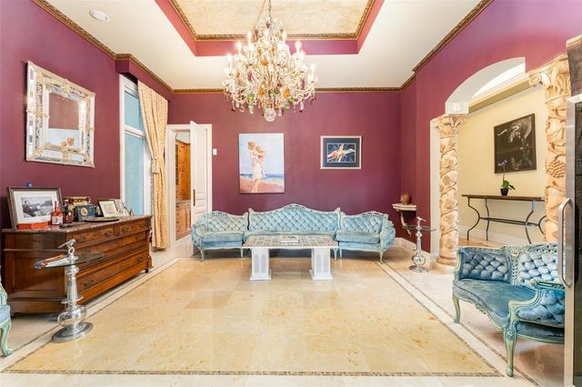 2152 COFFEE POT BOULEVARD NE, St Petersburg, FL 33704