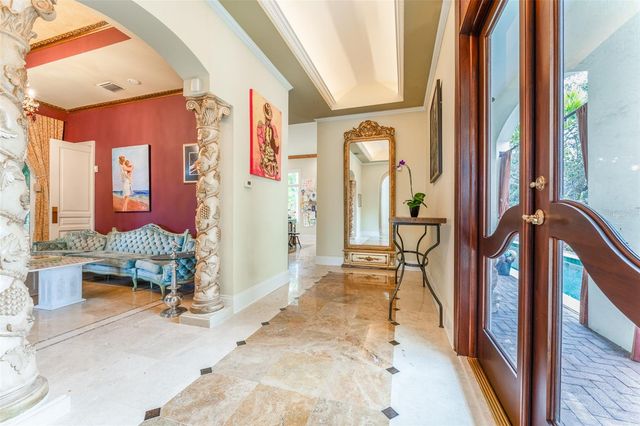 2152 COFFEE POT BOULEVARD NE, St Petersburg, FL 33704