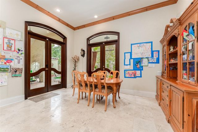 2152 COFFEE POT BOULEVARD NE, St Petersburg, FL 33704