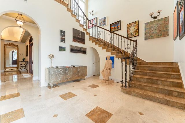 2152 COFFEE POT BOULEVARD NE, St Petersburg, FL 33704