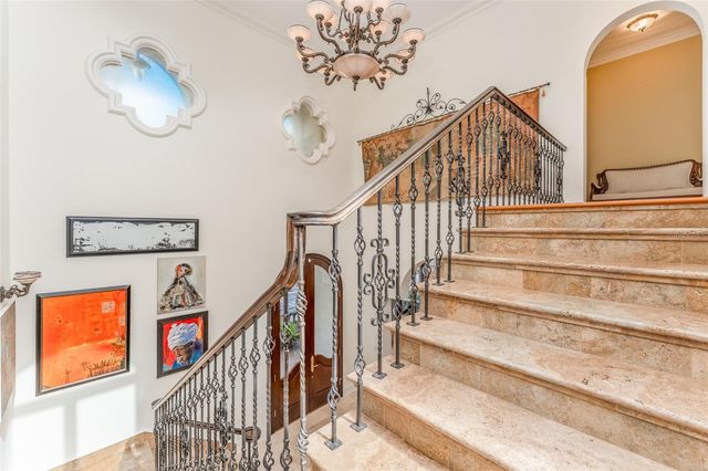 2152 COFFEE POT BOULEVARD NE, St Petersburg, FL 33704