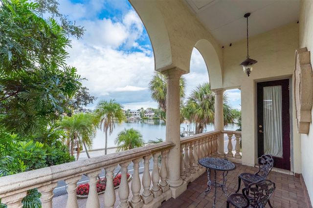 2152 COFFEE POT BOULEVARD NE, St Petersburg, FL 33704