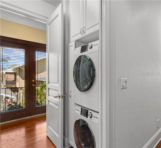 2152 COFFEE POT BOULEVARD NE, St Petersburg, FL 33704