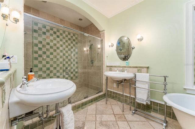 2152 COFFEE POT BOULEVARD NE, St Petersburg, FL 33704