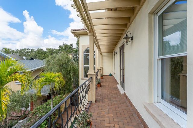 2152 COFFEE POT BOULEVARD NE, St Petersburg, FL 33704