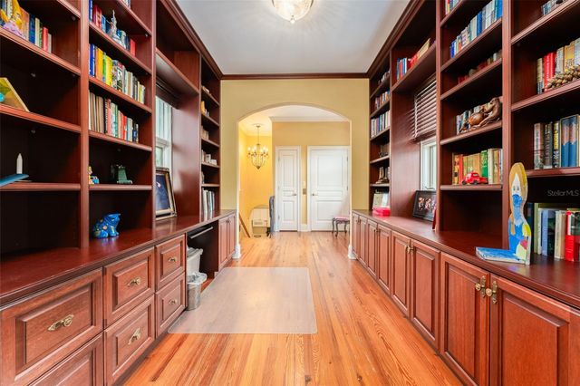 2152 COFFEE POT BOULEVARD NE, St Petersburg, FL 33704