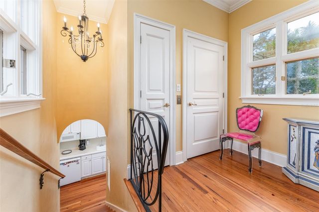 2152 COFFEE POT BOULEVARD NE, St Petersburg, FL 33704