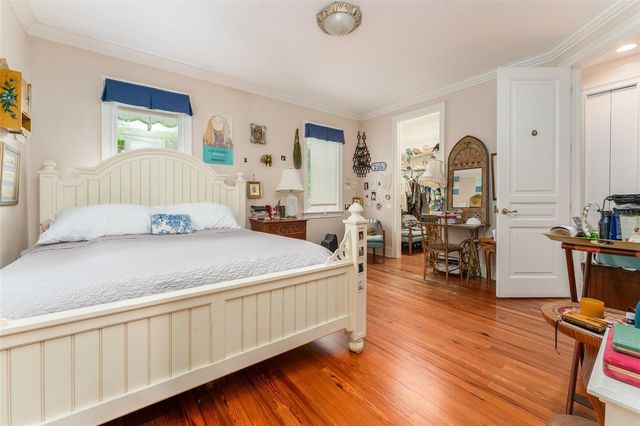 2152 COFFEE POT BOULEVARD NE, St Petersburg, FL 33704