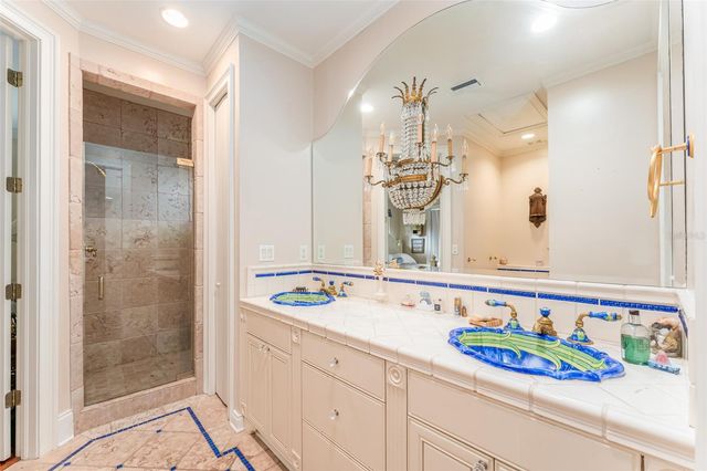 2152 COFFEE POT BOULEVARD NE, St Petersburg, FL 33704