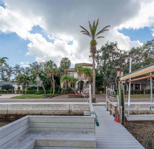 2152 COFFEE POT BOULEVARD NE, St Petersburg, FL 33704