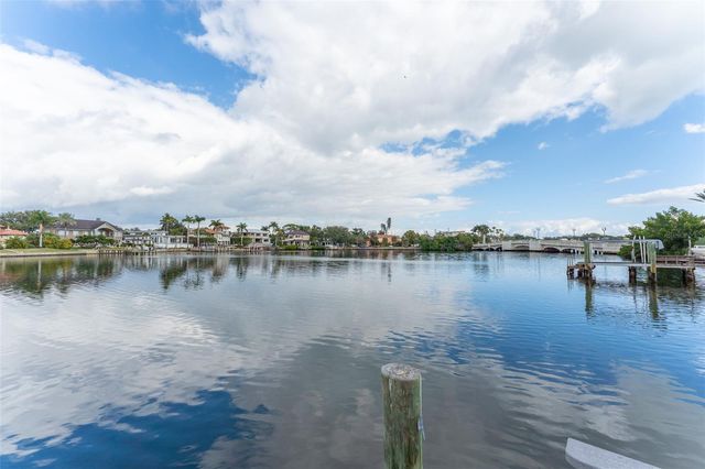 2152 COFFEE POT BOULEVARD NE, St Petersburg, FL 33704