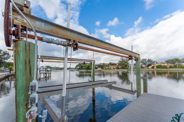 2152 COFFEE POT BOULEVARD NE, St Petersburg, FL 33704