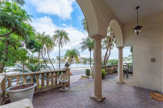 2152 COFFEE POT BOULEVARD NE, St Petersburg, FL 33704