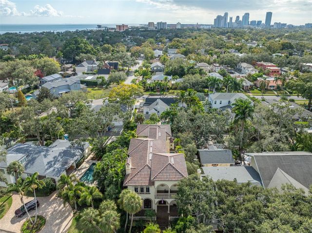 2152 COFFEE POT BOULEVARD NE, St Petersburg, FL 33704