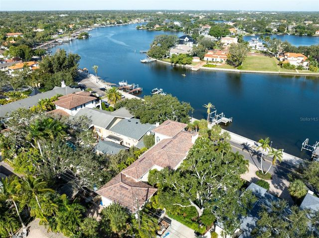 2152 COFFEE POT BOULEVARD NE, St Petersburg, FL 33704