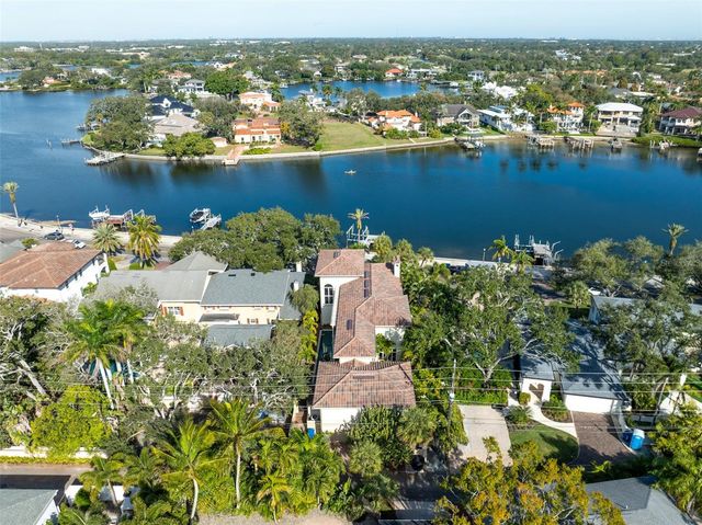 2152 COFFEE POT BOULEVARD NE, St Petersburg, FL 33704