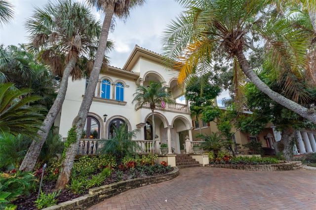 2152 COFFEE POT BOULEVARD NE, St Petersburg, FL 33704