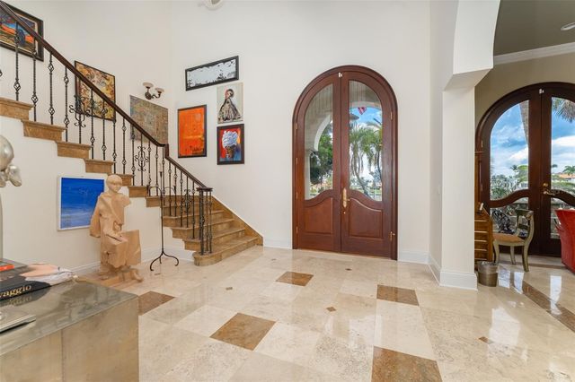 2152 COFFEE POT BOULEVARD NE, St Petersburg, FL 33704