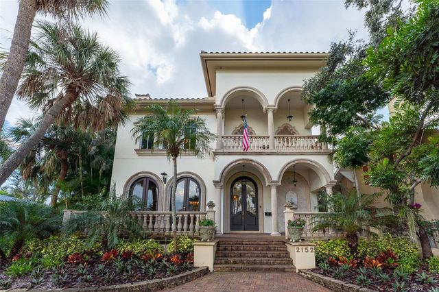 2152 COFFEE POT BOULEVARD NE, St Petersburg, FL 33704