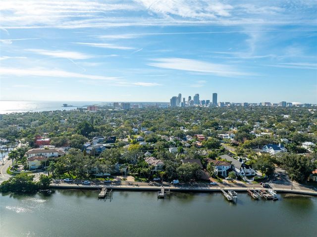 2152 COFFEE POT BOULEVARD NE, St Petersburg, FL 33704