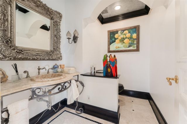 2152 COFFEE POT BOULEVARD NE, St Petersburg, FL 33704