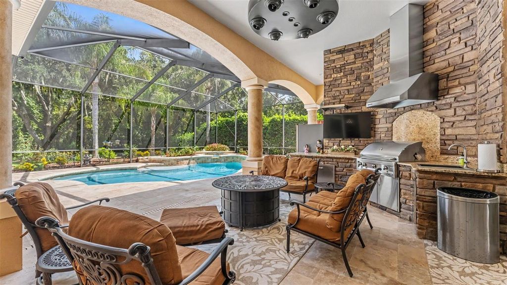 Image 2 of property listing at 2943 OAK TREE LANE, Lakeland, FL 33810