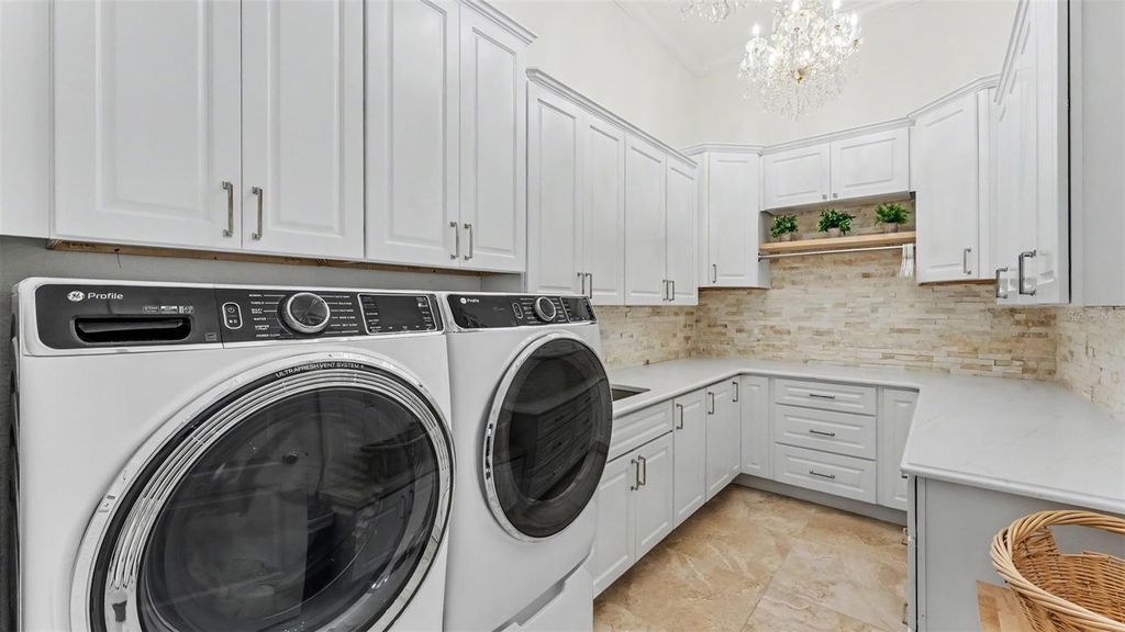 Image 29 of property listing at 2943 OAK TREE LANE, Lakeland, FL 33810