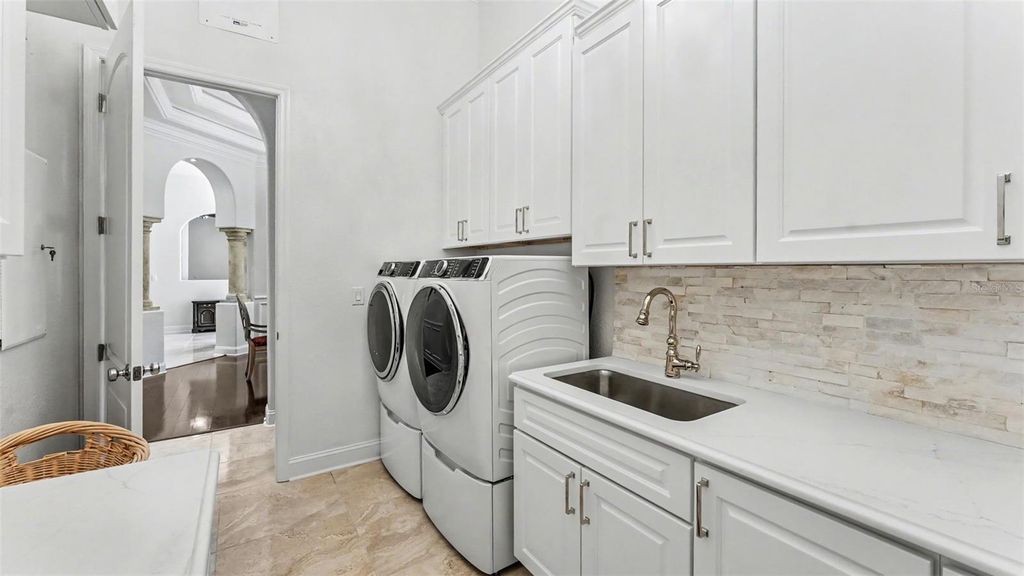 Image 30 of property listing at 2943 OAK TREE LANE, Lakeland, FL 33810